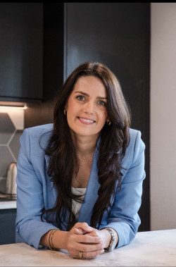 Profile image for Laura Earnshaw